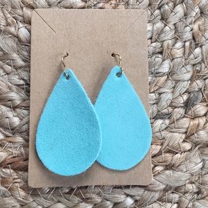 100% l e a t h e r  e a r r i n g s / 2 for $25